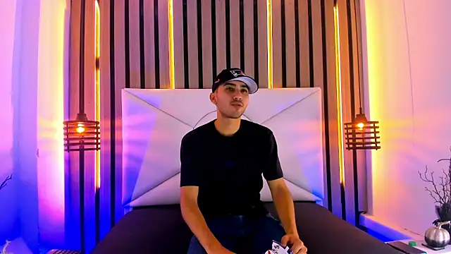 Snapshot of Liam_crox chatting on March 15, 6:10 pm Liam crox online show from March 15, 6:10 pm