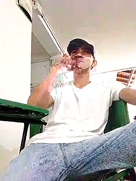 Snapshot of Liam_crox chatting on March 17, 7:26 pm Liam crox online show from March 17, 7:26 pm