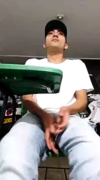 Snapshot of Liam_crox chatting on March 17, 11:54 pm Liam crox online show from March 17, 11:54 pm