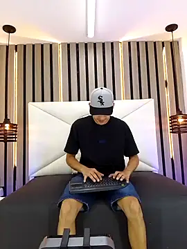 Snapshot of Liam_crox chatting on March 19, 11:50 am Liam crox online show from March 19, 11:50 am