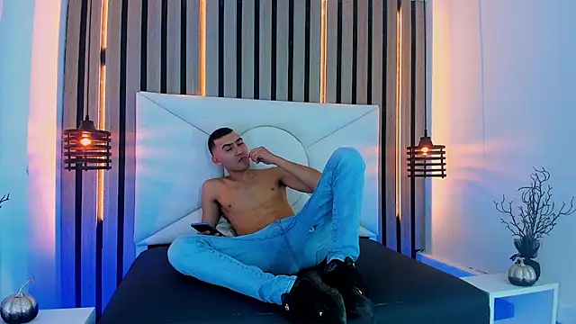 Snapshot of Liam_crox chatting on March 22, 6:25 pm Liam crox online show from March 22, 6:25 pm