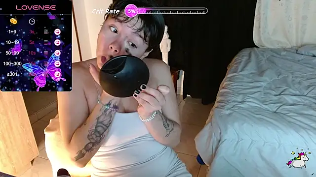 TRIXIE TANG28 online show from December 16, 4:06 am