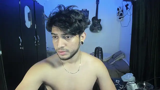 Snapshot of maxximus_100 chatting on January 16, 6:17 am maxximus 100 online show from January 16, 6:17 am