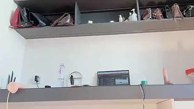 Snapshot of Krismil3 chatting on September 12, 11:48 pm Krismil3 online show from September 12, 11:48 pm