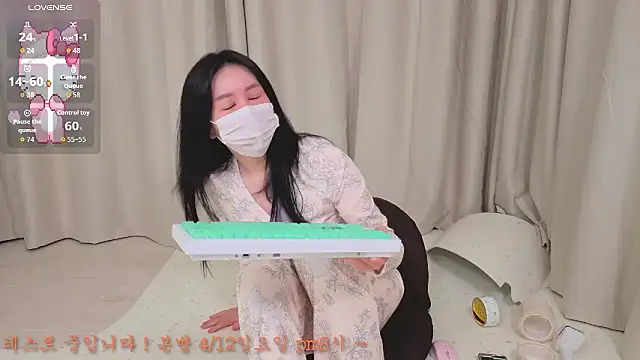 2hyun online show from April 10, 11:15 am