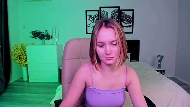 BritnieCute online show from January 29, 7:04 am