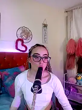 Snapshot of Yennastone chatting on January 4, 5:05 pm Yennastone online show from January 4, 5:05 pm