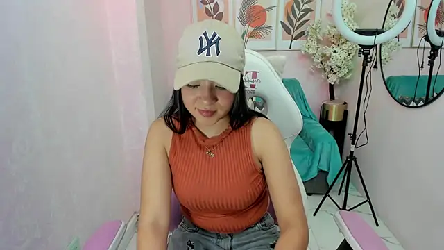 Snapshot of Zafiro_t18 chatting on December 13, 10:13 pm Zafiro t18 online show from December 13, 10:13 pm