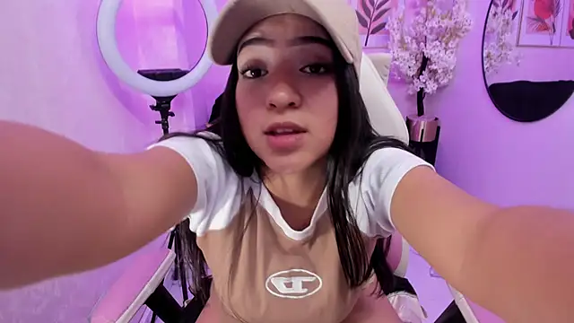 Snapshot of Zafiro_t18 chatting on December 18, 10:35 pm Zafiro t18 online show from December 18, 10:35 pm