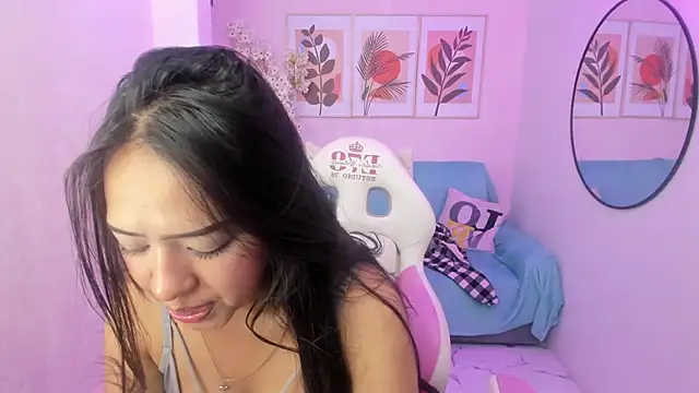 Snapshot of Zafiro_t18 chatting on February 9, 3:45 pm Zafiro t18 online show from February 9, 3:45 pm