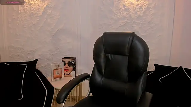 ChloePreston  online show from February 8, 10:40 am