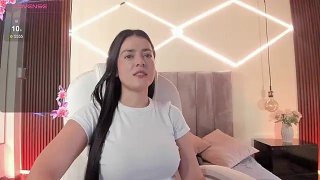 Snapshot of BellaClaiir chatting on January 12, 3:28 pm BellaClaiir online show from January 12, 3:28 pm