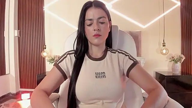 Snapshot of BellaClaiir chatting on January 15, 2:54 pm BellaClaiir online show from January 15, 2:54 pm