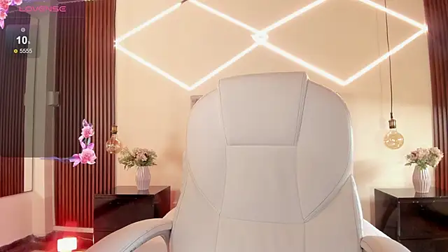 Snapshot of BellaClaiir chatting on January 16, 1:48 pm BellaClaiir online show from January 16, 1:48 pm