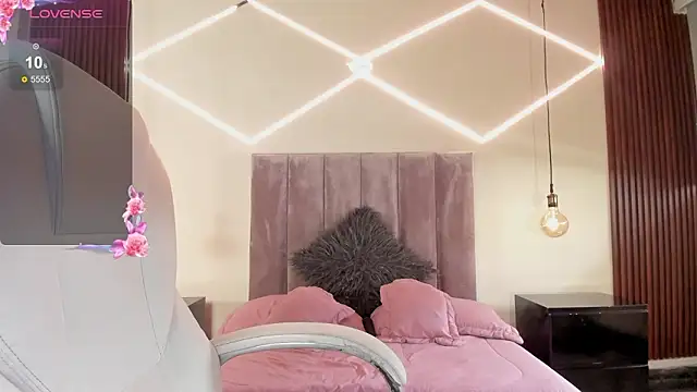 Snapshot of BellaClaiir chatting on February 12, 2:56 pm BellaClaiir online show from February 12, 2:56 pm