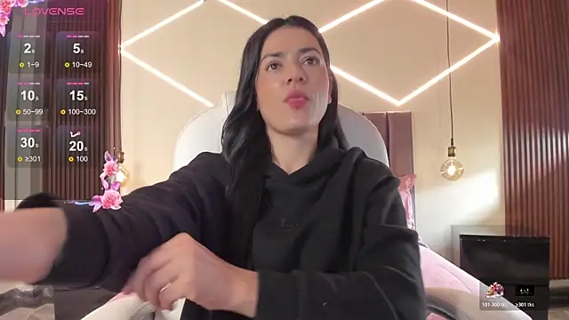 BellaClaiir online show from April 16, 3:24 pm