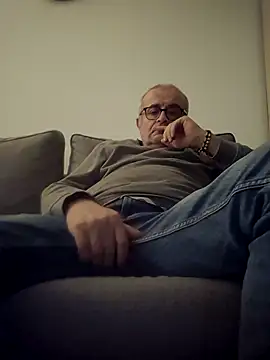 Snapshot of Bretoncool chatting on March 8, 10:13 pm Bretoncool online show from March 8, 10:13 pm