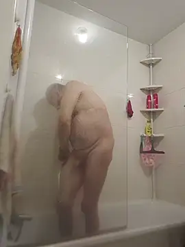 Snapshot of Bretoncool chatting on March 18, 4:32 pm Bretoncool online show from March 18, 4:32 pm