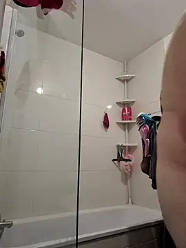 Snapshot of Bretoncool chatting on April 10, 2:11 pm Bretoncool online show from April 10, 2:11 pm