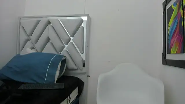 Snapshot of leslyylove chatting on January 22, 3:09 am leslyylove online show from January 22, 3:09 am