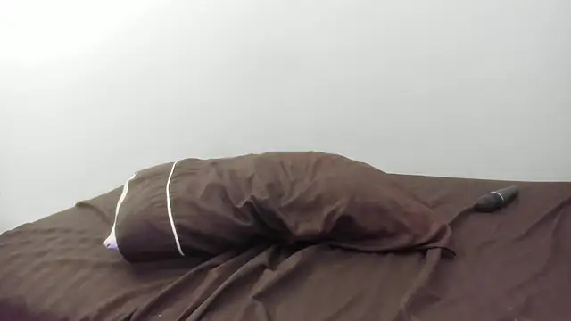 Snapshot of leslyylove chatting on February 1, 10:05 am leslyylove online show from February 1, 10:05 am