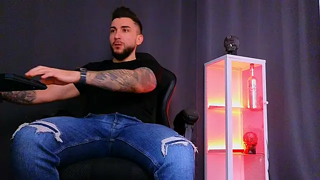 MightyAaron66 online show from February 16, 7:48 am