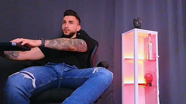 MightyAaron66 online show from February 16, 2:00 pm