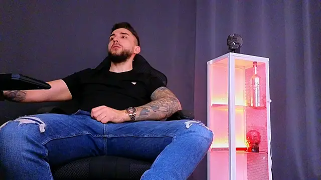 MightyAaron66 online show from February 17, 12:16 pm