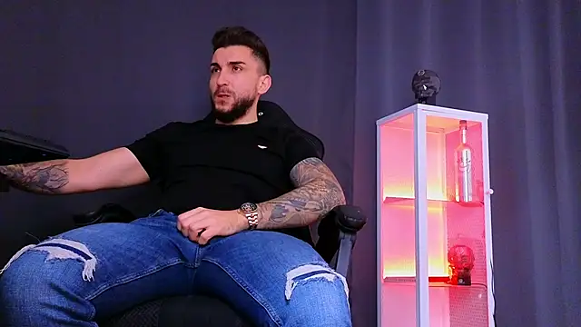 MightyAaron66 online show from February 17, 5:32 pm