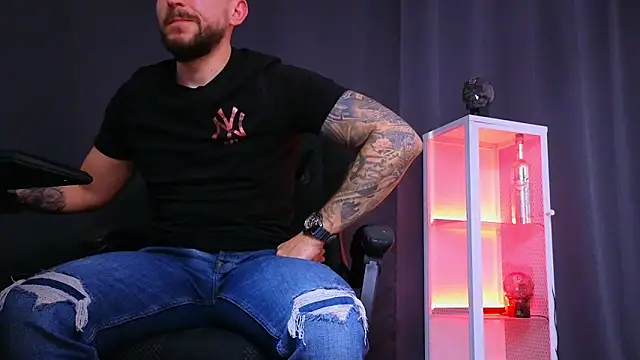 MightyAaron66 online show from February 26, 10:47 am