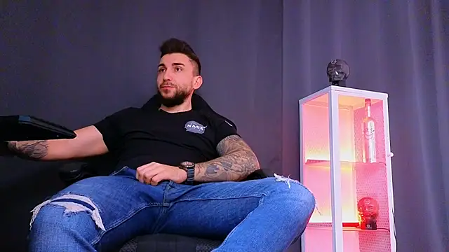 MightyAaron66 online show from March 6, 5:57 am