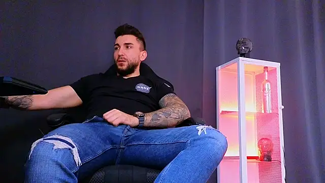 MightyAaron66 online show from March 7, 6:46 am