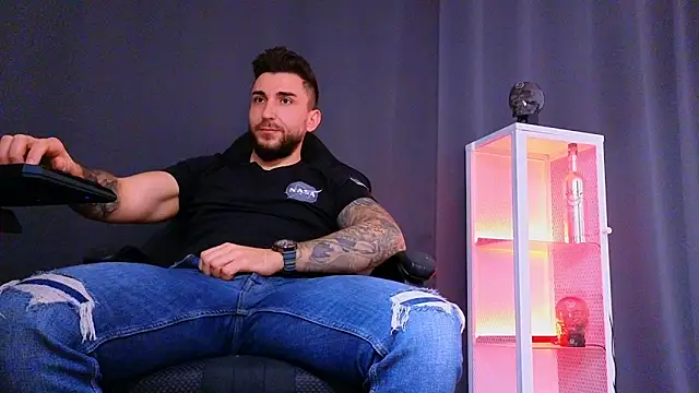 MightyAaron66 online show from March 7, 9:51 am