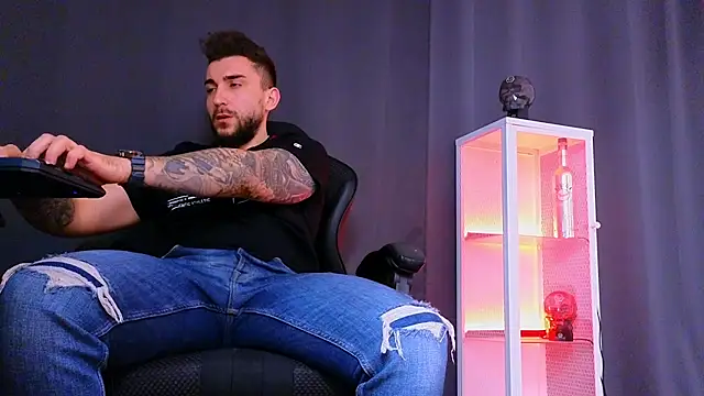 MightyAaron66 online show from March 11, 4:43 am