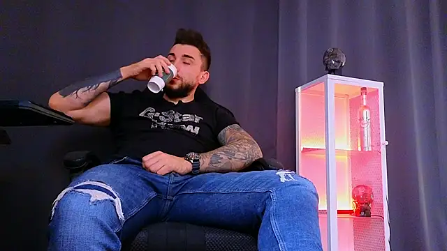 MightyAaron66 online show from March 11, 7:48 am