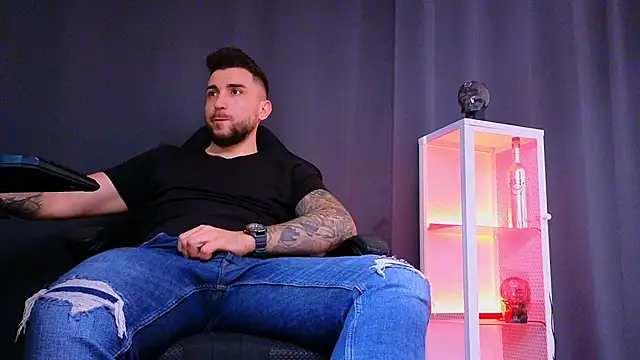 MightyAaron66 online show from March 13, 8:26 am