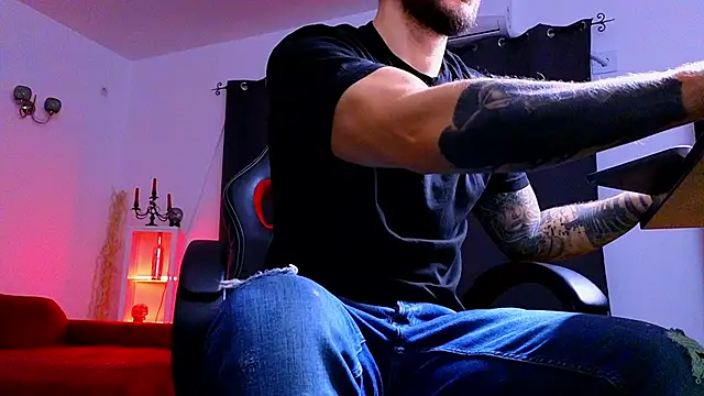 MightyAaron66 online show from October 17, 2:48 am