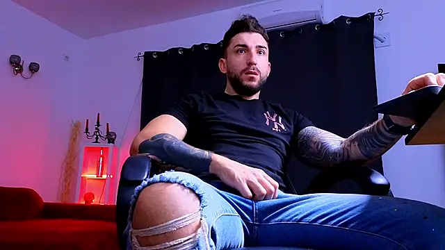 MightyAaron66 online show from October 19, 4:24 am