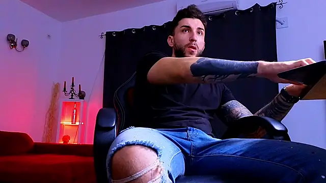 MightyAaron66 online show from November 19, 4:01 am