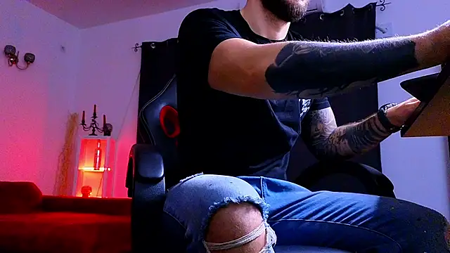 MightyAaron66 online show from December 2, 3:56 am