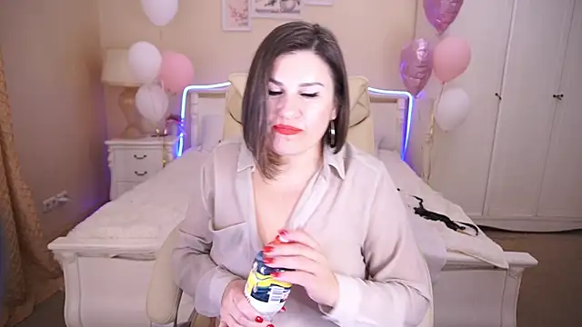 KiraRoxx online show from February 19, 11:14 pm