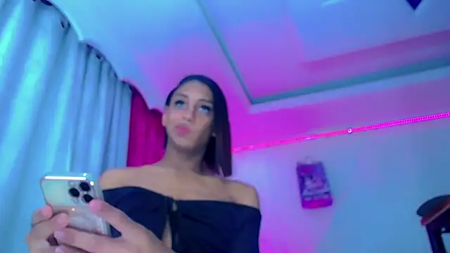 NahomiCamper online show from April 7, 11:04 pm