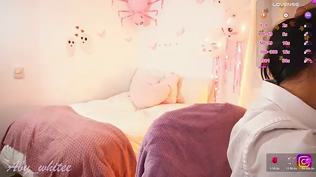 AbyWhitee online show from October 26, 5:13 am