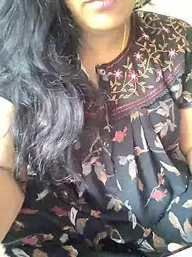 Snapshot of samitasharma chatting on January 11, 3:44 am samitasharma online show from January 11, 3:44 am