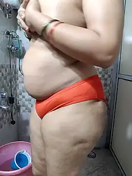 Snapshot of samitasharma chatting on January 15, 3:22 am samitasharma online show from January 15, 3:22 am