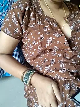 Snapshot of samitasharma chatting on January 19, 5:33 am samitasharma online show from January 19, 5:33 am