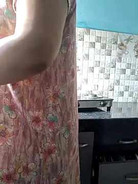 Snapshot of samitasharma chatting on February 3, 6:40 am samitasharma online show from February 3, 6:40 am