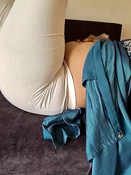 Snapshot of samitasharma chatting on February 15, 11:19 am samitasharma online show from February 15, 11:19 am