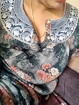 Snapshot of samitasharma chatting on February 20, 6:26 am samitasharma online show from February 20, 6:26 am