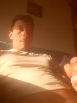 Snapshot of gigolopez1 chatting on January 21, 12:29 pm gigolopez1 online show from January 21, 12:29 pm